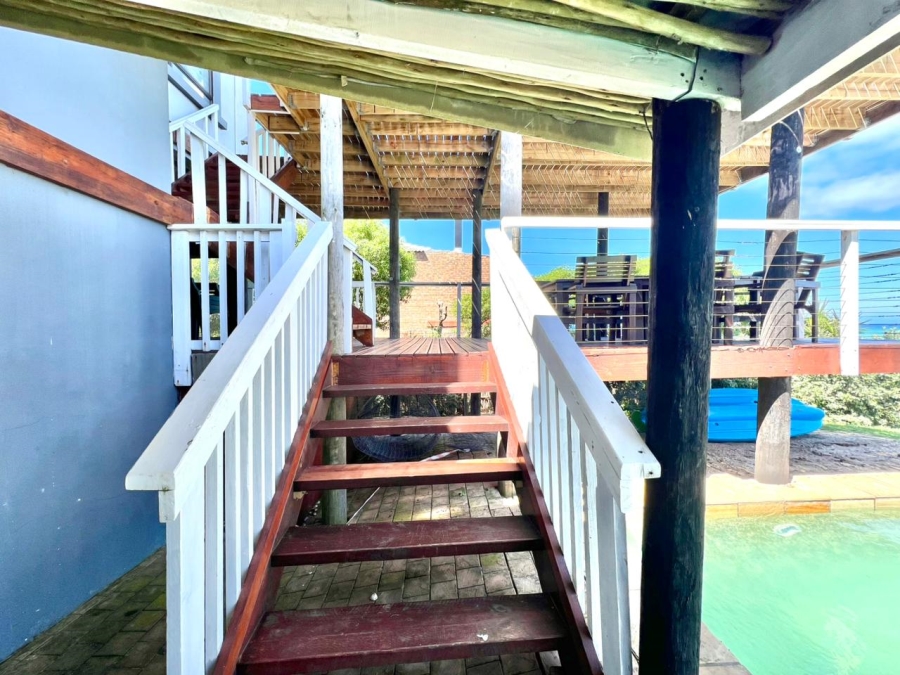 5 Bedroom Property for Sale in Paradise Beach Eastern Cape